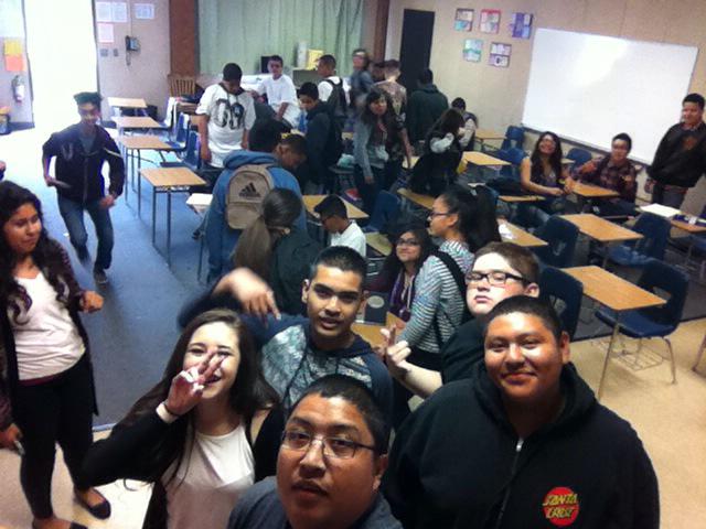 diazjesus_slug's tweet photo. Selfies with 4th period. #CCMS2015 http://t.co/YEnw9r3sJr