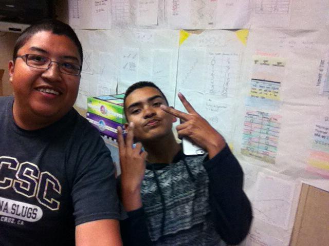 diazjesus_slug's tweet photo. Selfies with 4th period. #CCMS2015 http://t.co/YEnw9r3sJr