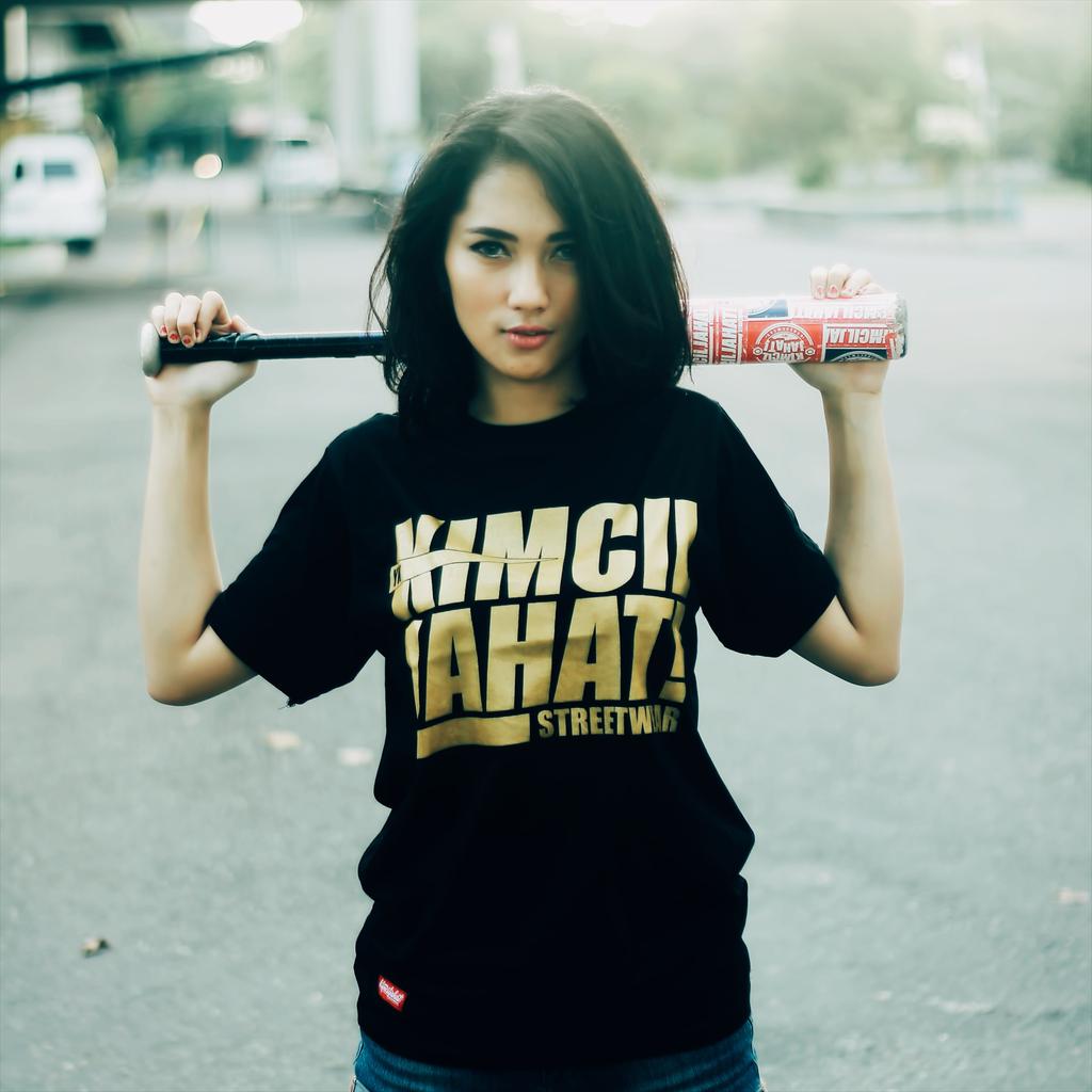 Ts black kj gold/ 130.000 / size S M L XL / limited 
Sms 085643060027/bbm pin 57E767D6 / line: kimciljahatcloth