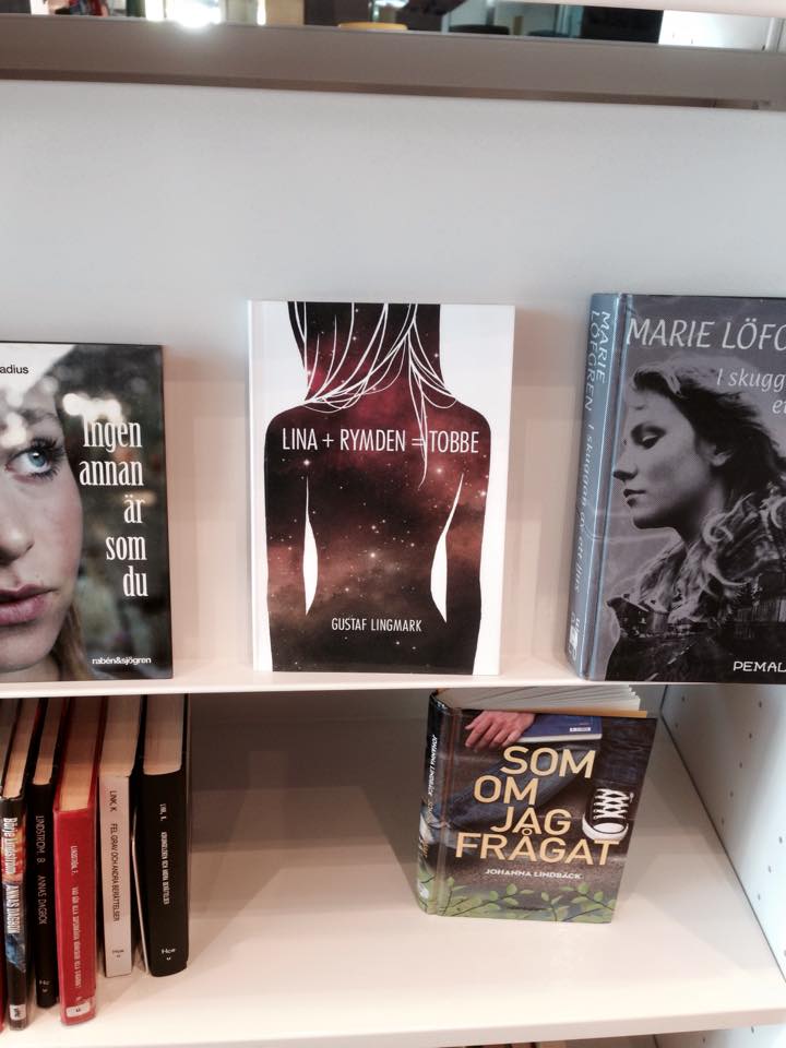 Jättekul att se "Lina + Rymden = Tobbe" på display på <a href="/UmeaKommun/">Umeå kommun</a> Stadsbibliotek #boktips #bibliotek #ungdomsbok