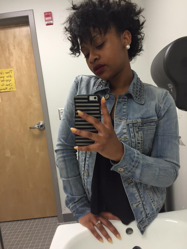 LeleZahh's tweet photo. 😁 I was tagged by @__jannyy__ #postselfies http://t.co/4t5W13KzHQ