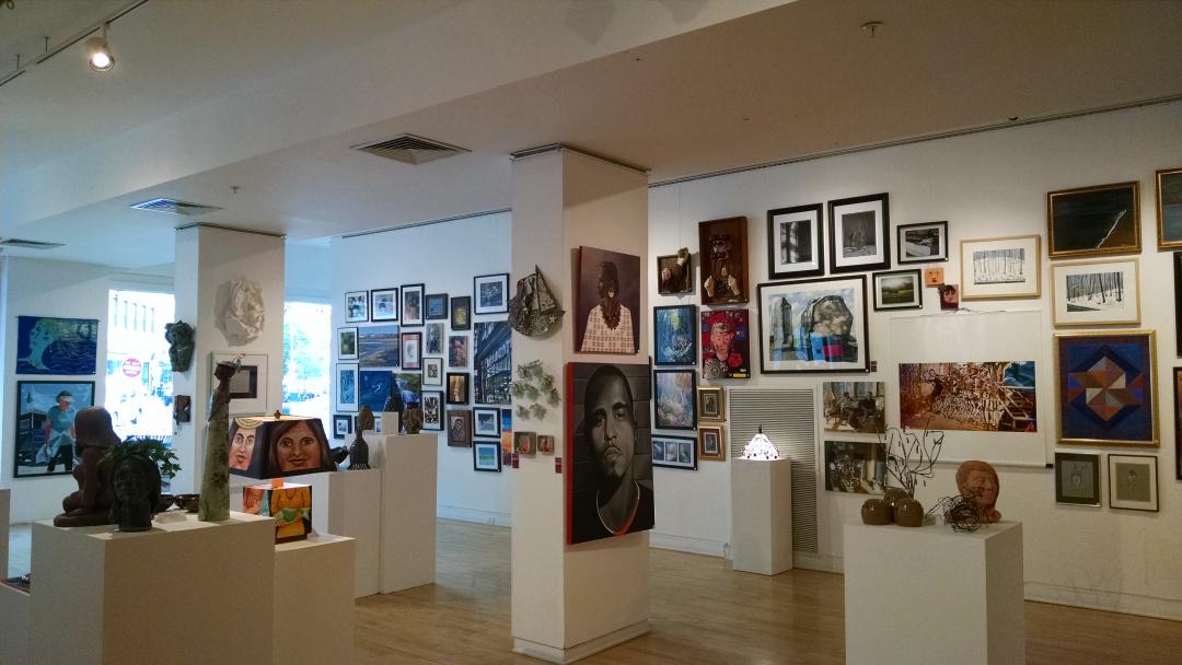ElizabethZunon's tweet photo. There is some cool stuff at @TheArtsCenterNY #FenceShow http://t.co/z5ZujoVeUA