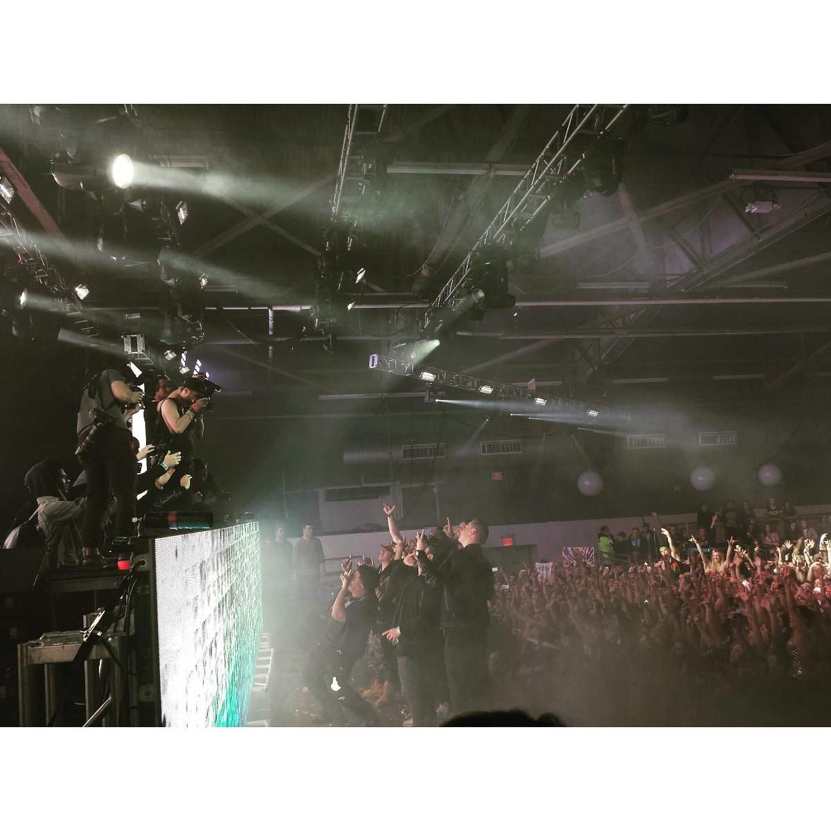BTBRC's tweet photo. #fbf to when @djcarnage @ChrisDVBBS @AlexDVBBS &amp; @iLoveMakonnen5D took over Pier 94!! #selfie #pier94 #beyondthebooth http://t.co/5piWpSlCI4