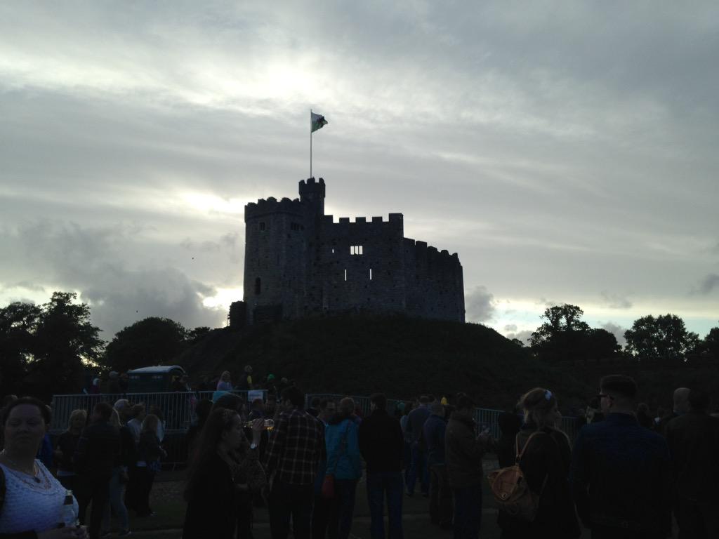 Sarah_Urwin's tweet photo. Moody Cardiff castle for the Manics - delightful catch up with @LauraPankhurst beforehand http://t.co/jlMVC67AdG