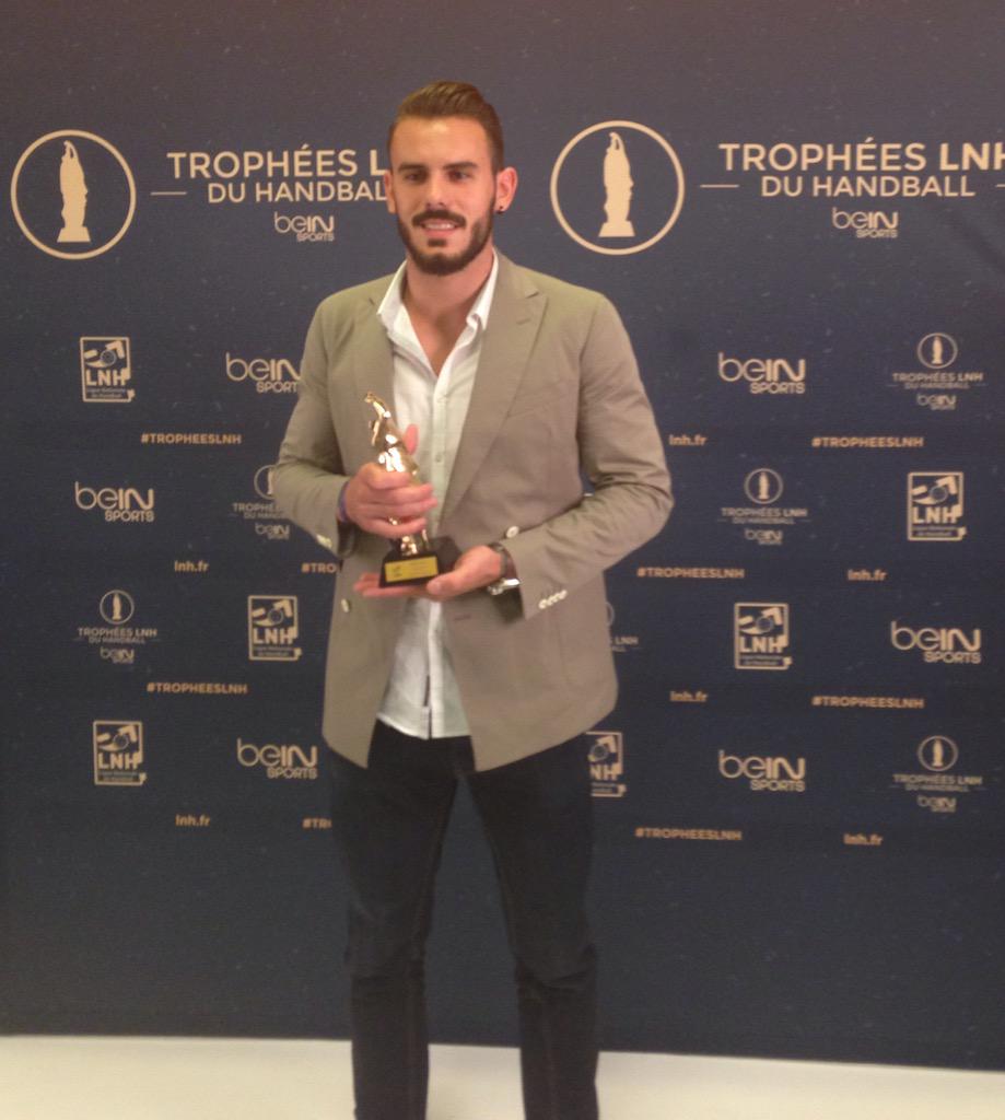 LNHofficiel's tweet photo. #TrophéesLNH - Théo Derot est le meilleur espoir de la saison 2014-2015 ! #handball #LiveClubLNH http://t.co/hFDraWa1k9