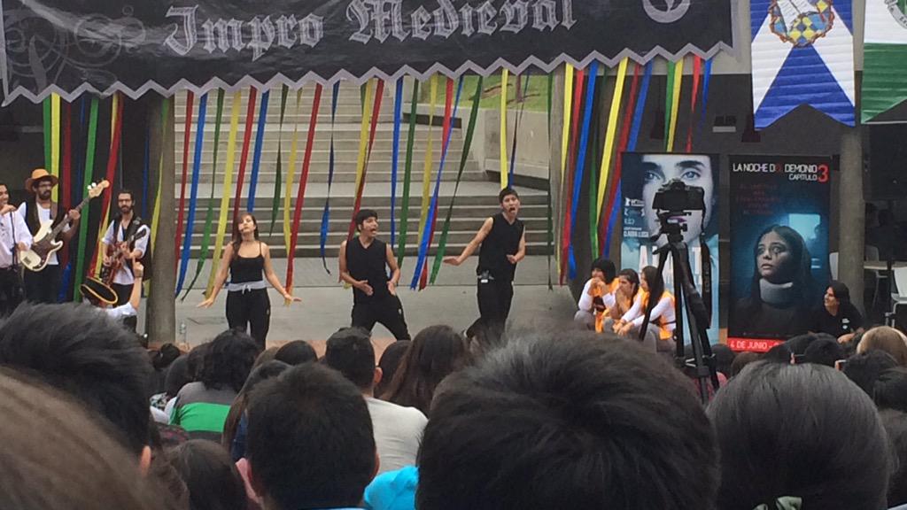 janopaz14's tweet photo. El paso del despecho #impromedieval #UPC😹 http://t.co/cTbXNwpLCc