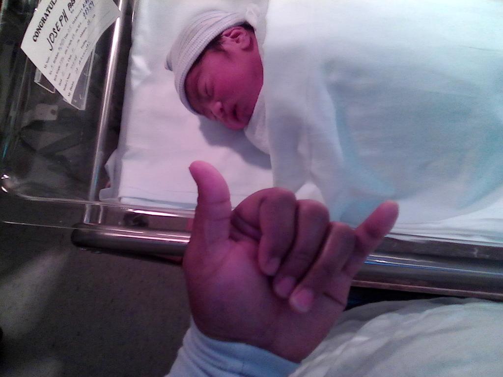 YoooMariah's tweet photo. Hangloose baby;) http://t.co/iPZukiIpxp