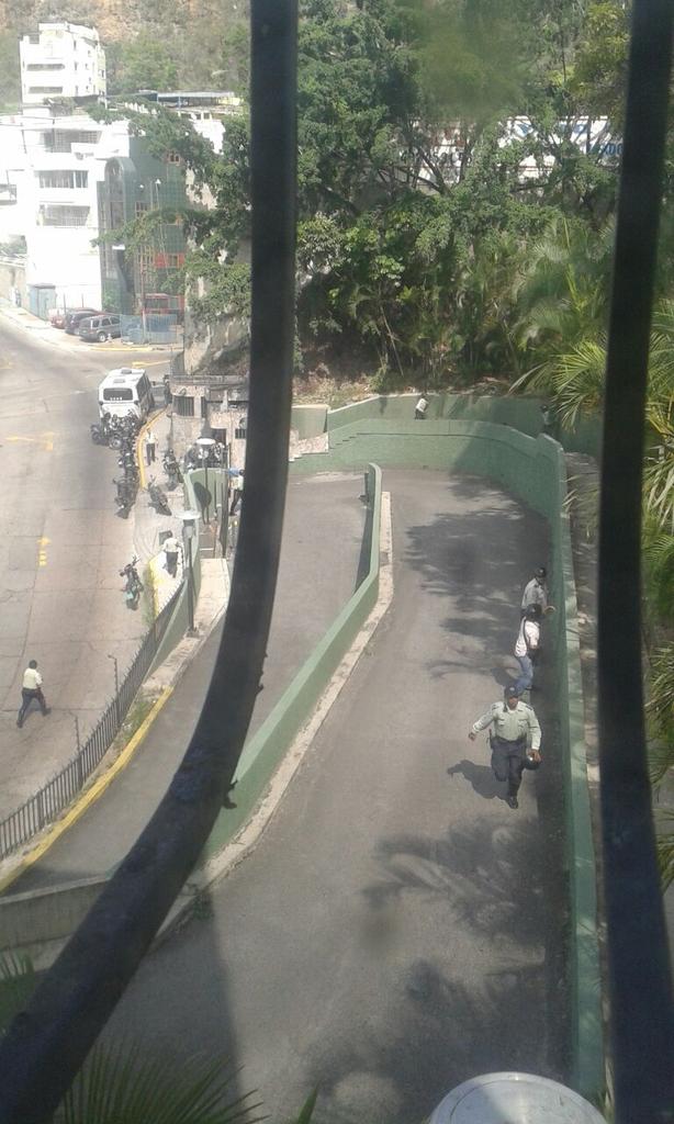 Ataque - Crisis de inseguridad en Venezuela. (sálvese quien pueda) - Página 12 CGwv0vOXIAA5eex