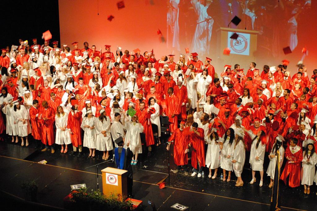 Wasd2015's tweet photo. Congratulations 2015.. We did it 🎓 http://t.co/4vwdVZTNtF