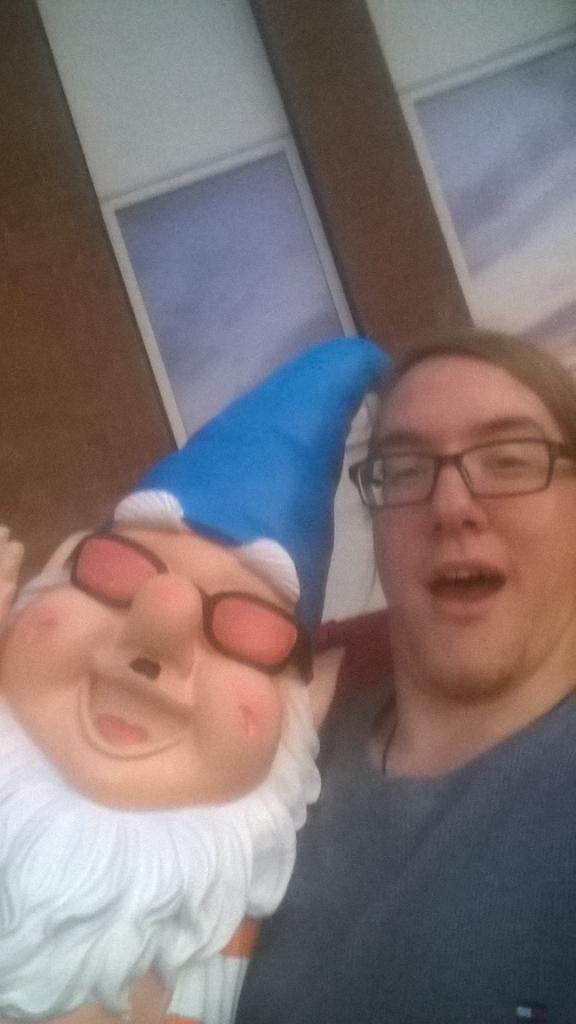 Just chillin'#Gnome #WhatTheFUCK