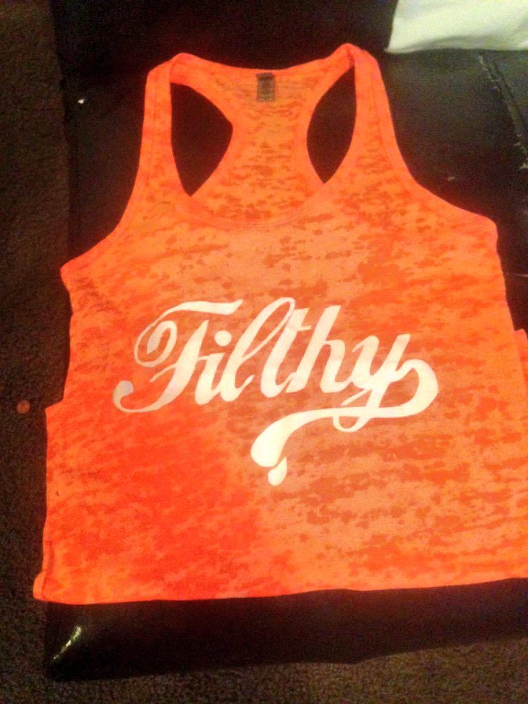 Cvllmetmo's tweet photo. Female filthy shirts 👀🔥 #FilthyOverFame http://t.co/XAB4CWmhnI