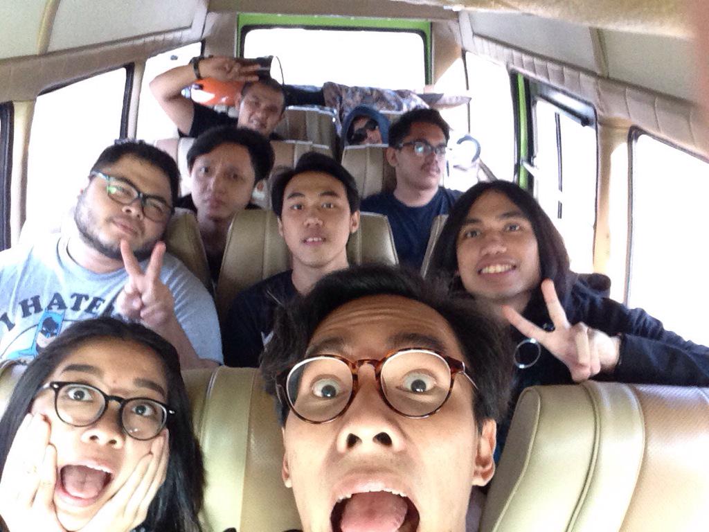 BARASUARA's tweet photo. Menunggang Minibus! 

Jangan lupa, hari ini! #FAP2015 #RdfnSidewalk di @BDG_TamanFilm jam 18.00! http://t.co/1G6YMnSKyV