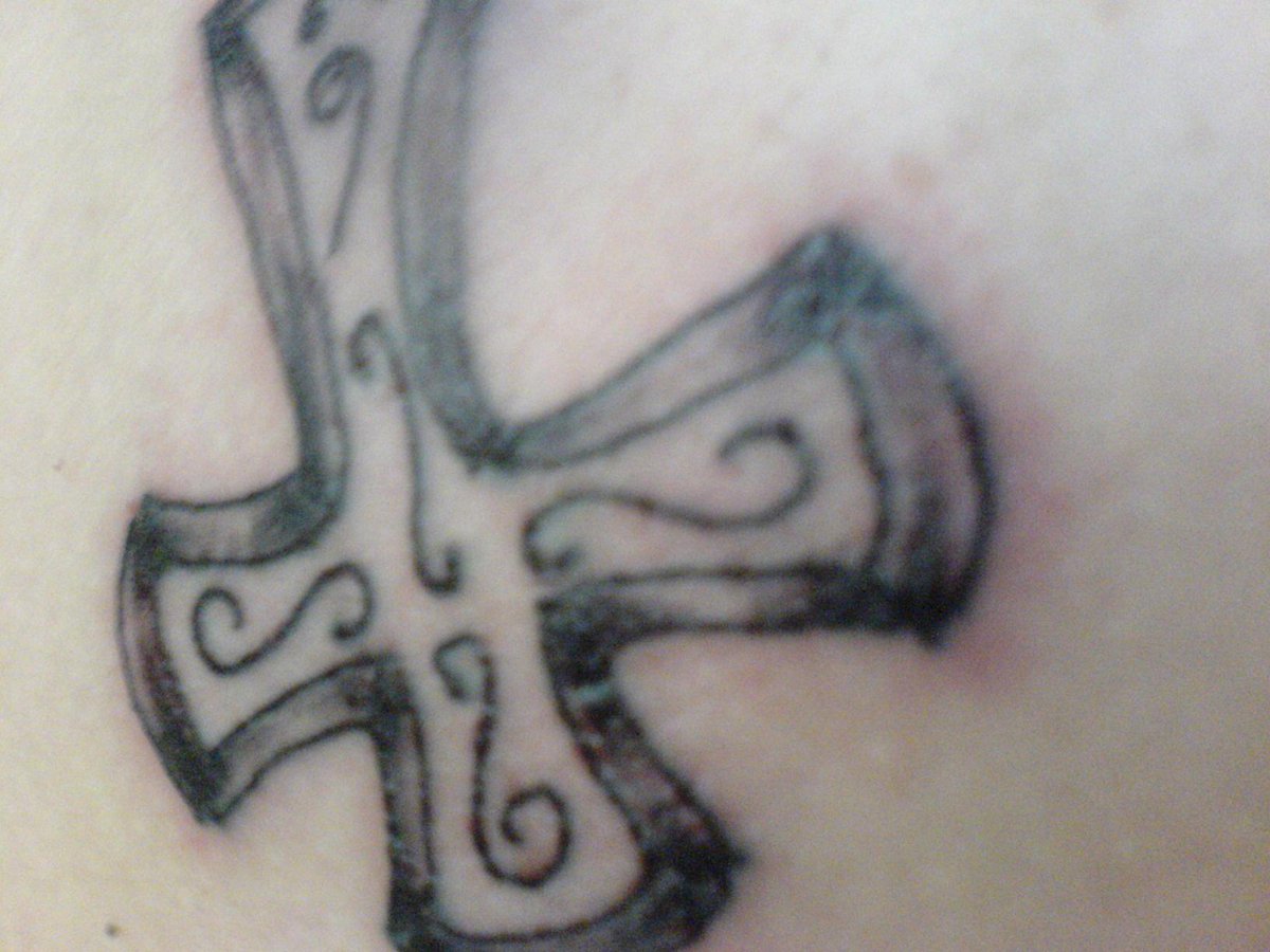 Sarasimon9's tweet photo. My first tattoo for my daughter leah who passed away http://t.co/aiPL5qlrSA