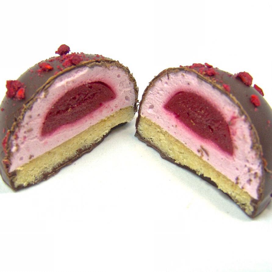 Look at these beauties courtesy of <a href="/brmacarons/">sammyboy</a>! Delicious Tea Cakes! Now in store! #urbangourmet #teacake #treat