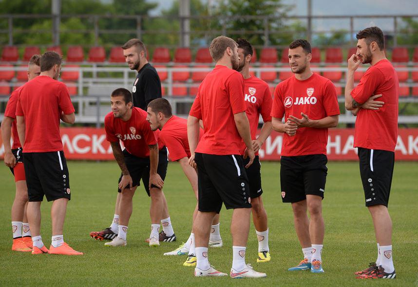 Players catch up; photo: sportmedia.mk Players catch up; photo: sportmedia.mk