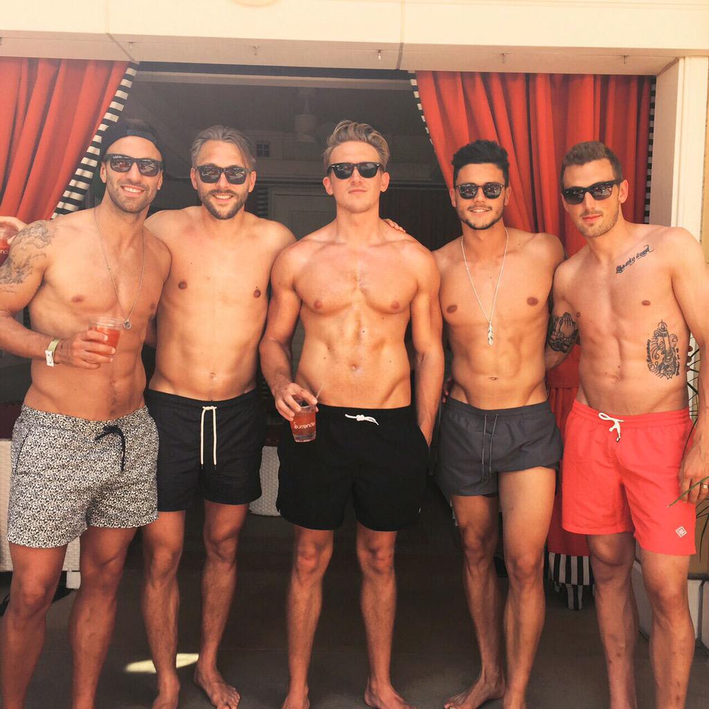 London2VegasVIP's tweet image. 5 tables at Encore Beach 2 tables at Wet Republic 1 table at Drais...We doing it big #L2V