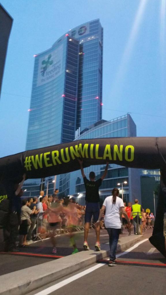 barbarag79's tweet photo. Alla #nikewomensrun #werunmilano nonostante il caldo terrificante, #iocorroqui ! @runlovers @runnersworldITA http://t.co/BCk9oVqj0q