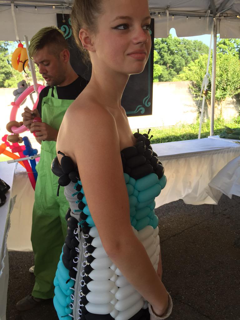 Yes this is a balloon dress!