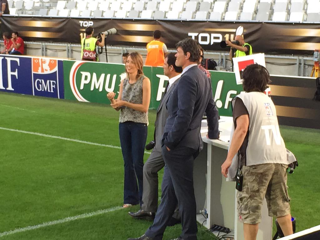 SArugbyofficiel's tweet photo. La team C+ @IsaIthurburu, F. Pelous, M. Lièvremont ! A demain pour la deuxième partie ! http://t.co/TQ0bHtDhwy