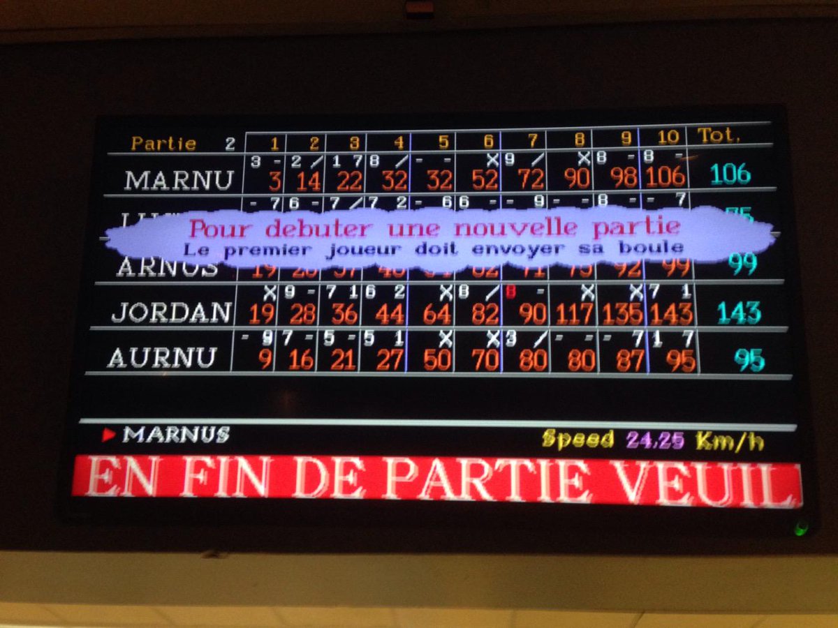 jordanPerot's tweet photo. En vrai j'me débrouille au bowling 💪🎳
#4strike #143Point http://t.co/4A7KhcfdsM