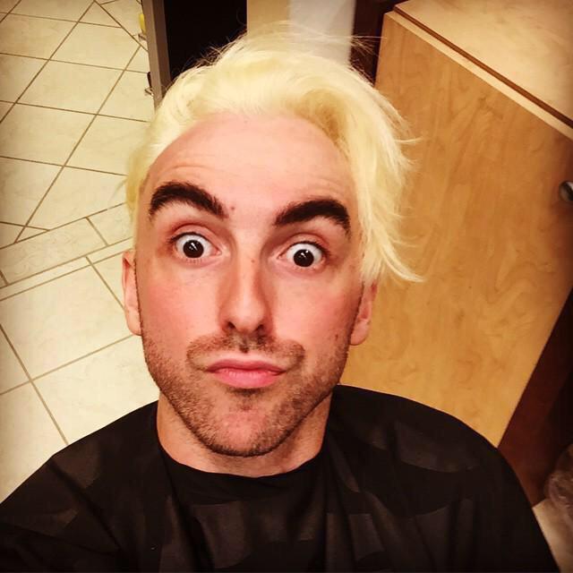 Grace On Twitter Alex Gaskarth Dyes His Hair Blonde Http T Co