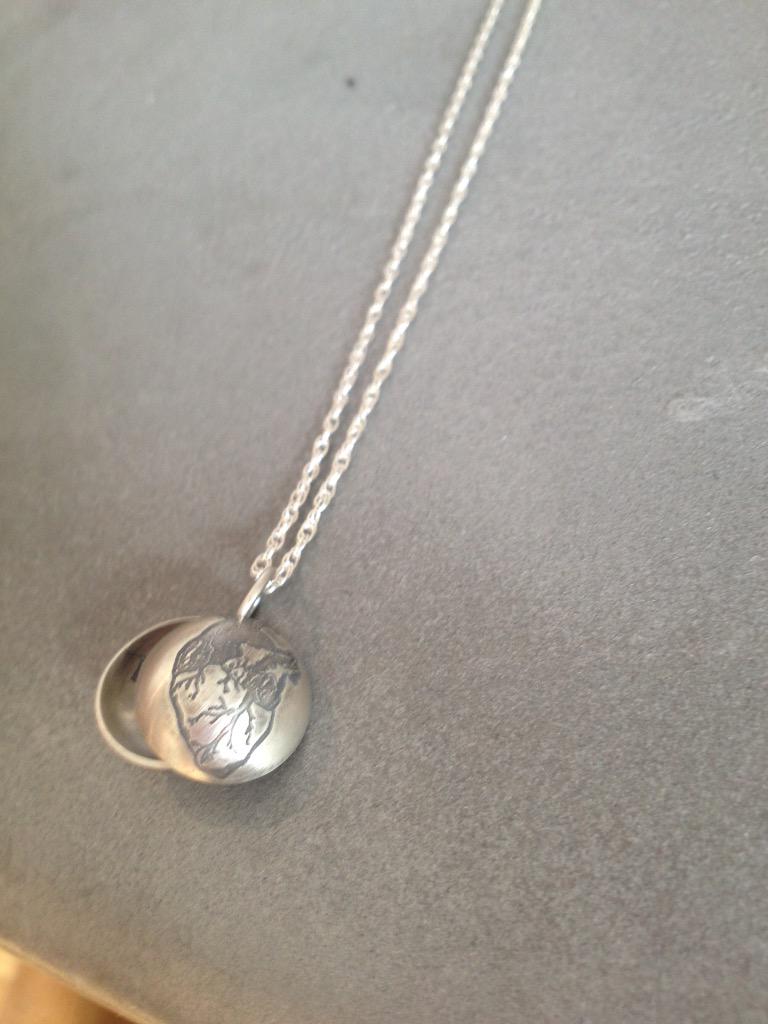 ThreadCommunity's tweet image. #heartbeatlocket #garnet #makesmehappy