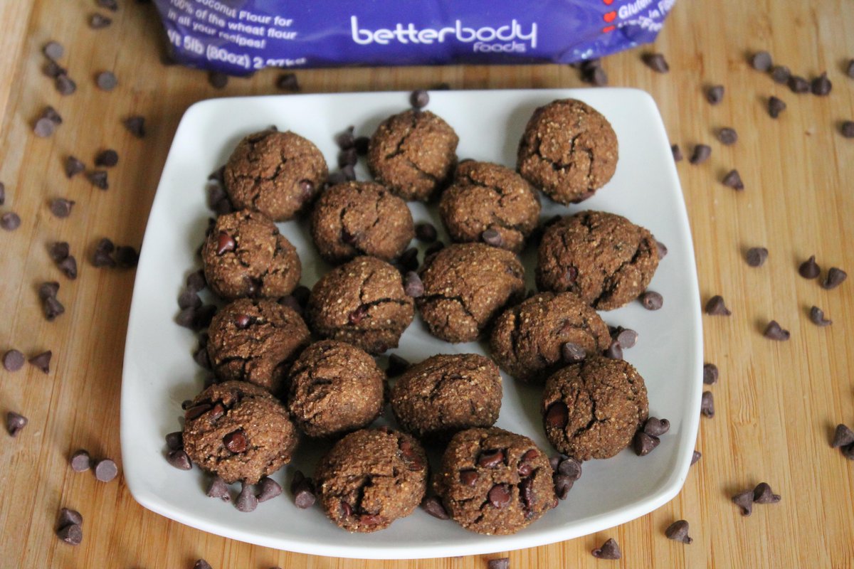 AnywhoKim's tweet image. Double Chocolate Balls! Get the recipe here - bit.ly/1Jxorfm
@BetterBodyFoods @QuestNutrition #cookclean #yum