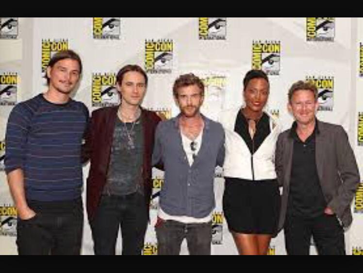 Superbabe <a href="/aishatyler/">Aisha Tyler</a> is on <a href="/TheInsider/">The Insider</a> 2nite on set of <a href="/SHO_Penny/">Penny Dreadful</a> and its creeeeeepy #PennyDreadful #Showtime