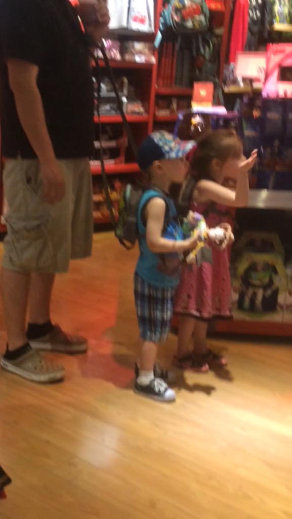 corey_boothby's tweet photo. #StopKidsOnLeashes #crocsdad http://t.co/1Yk8b2O4Ho
