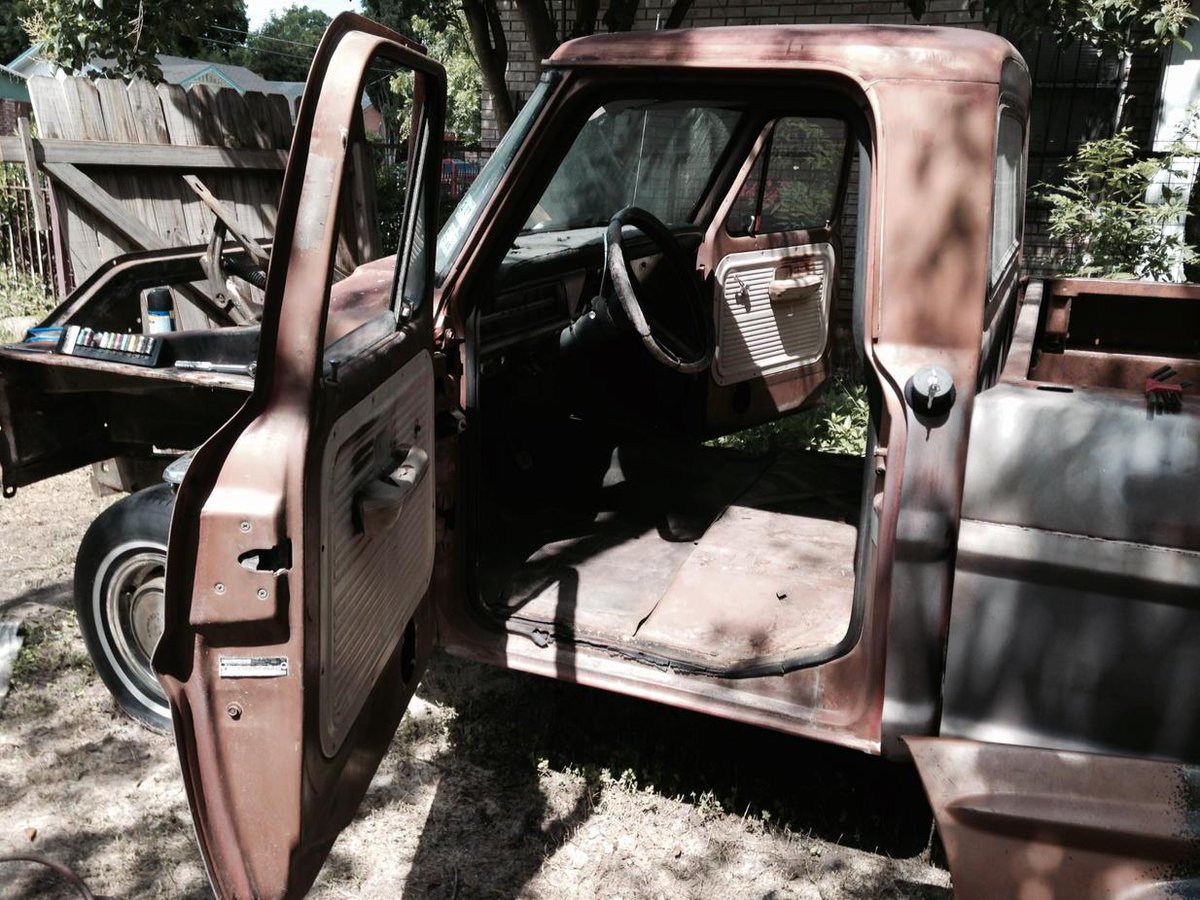 HotRodSanctuary's tweet photo. More tear down #Ford #Trucks #HotRodSanctuary #HRSCrew #sandblast http://t.co/vPgyx1w35x