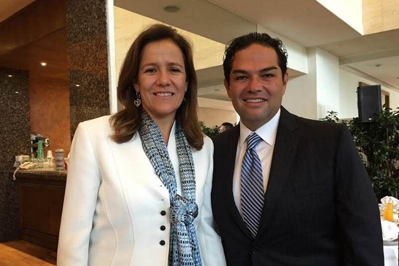 paulinna_hr's tweet photo. Los #PANdilleros solapando a #ElDandydeHuixqui http://t.co/muieqB9MAN