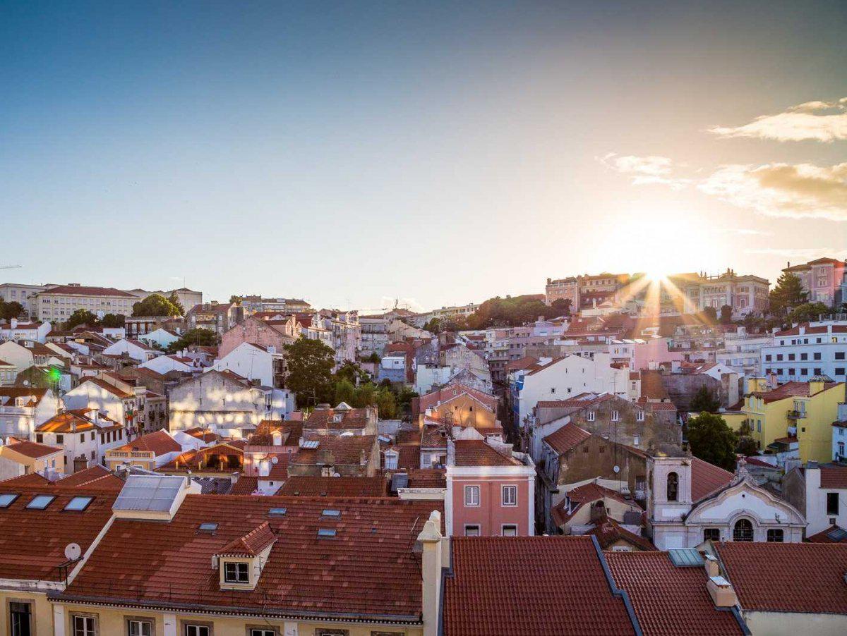 BusinessInsider's tweet photo. 5 reasons why you should travel to Portugal right now http://t.co/eqZlTP0Nud http://t.co/2ndjeuh9k5