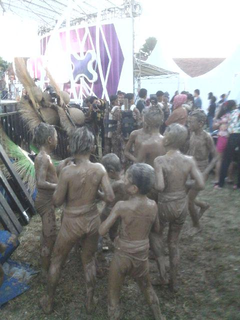 DediMulyadi71's tweet photo. RT @dishubparpostel: Barudak Genye bloking inbox pagi #PurwakartaIstimewa, Wilujeng enjing kasadayana http://t.co/YQawHa3gMV