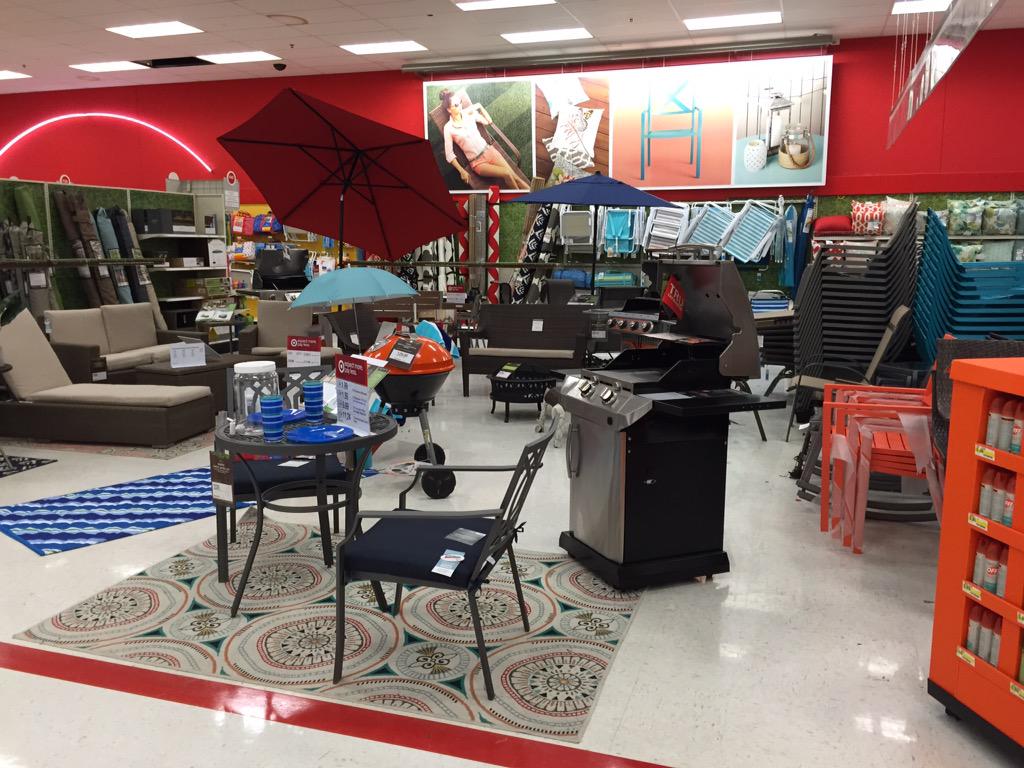 TheRealYezid's tweet photo. T2102 is ready to keep driving those outdoor living sales!! Thanks to ETL Caseys remerching #skills #DrivingSales http://t.co/youFXHEnRH