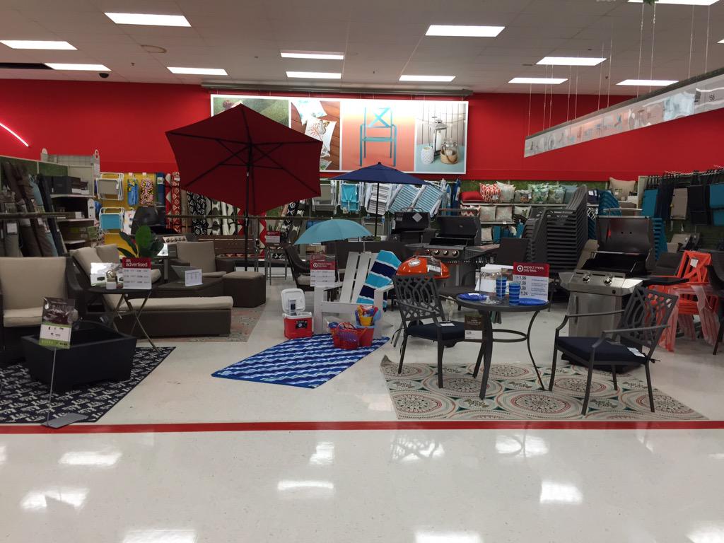 TheRealYezid's tweet photo. T2102 is ready to keep driving those outdoor living sales!! Thanks to ETL Caseys remerching #skills #DrivingSales http://t.co/youFXHEnRH