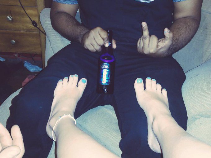 #feetupfriday #feetfetish thank you Brazil for painting them. @bumdrew92 http://t.co/ORlN3wb67C<a href="/tag/feetupfriday"class="tags">#feetupfriday</a><a href="/tag/feetfetish"class="tags">#feetfetish</a>