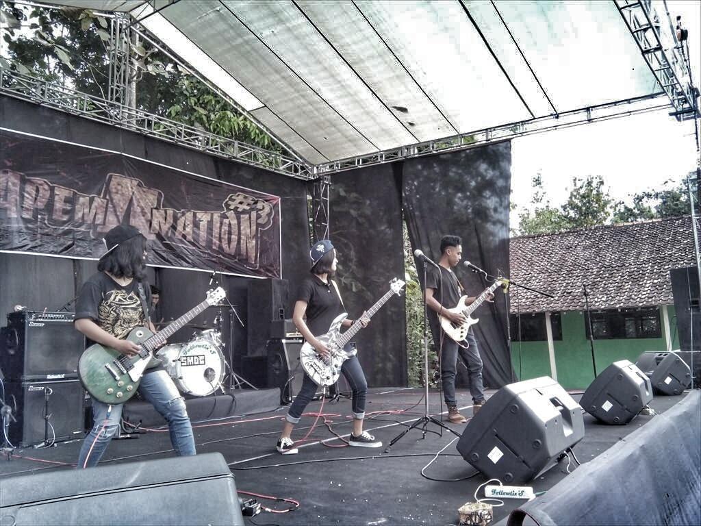 musikwonosari's tweet photo. Kerassss !!!!!!!! @LStoryinMidday  #SMAPEM4NATION3 http://t.co/Ym69KL5PPC