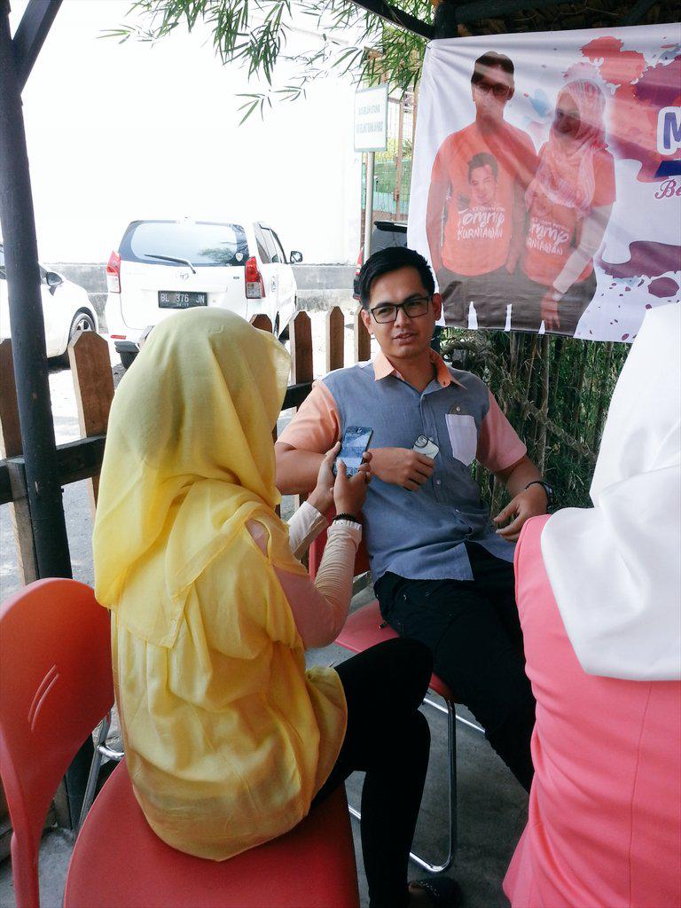 Kakak ini yg sudah lama ngefans <a href="/tommykurniawan7/">TOM KUR official</a> sekalian wawancara ya ^_^ | <a href="/cherarara/">Chera Ayarizki</a>