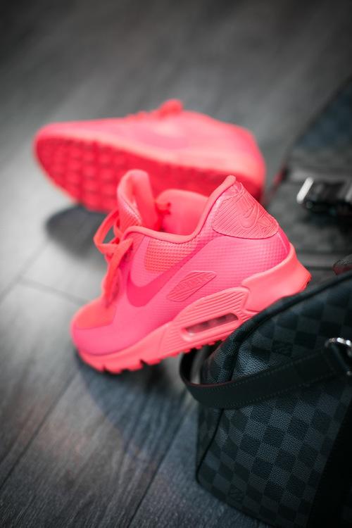 WorkoutCIothes's tweet photo. Completely pink http://t.co/5RHduzfOcI