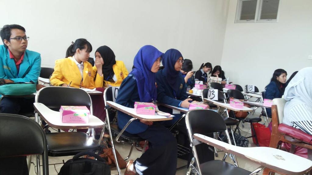 SF_FKUNDIP2015's tweet photo. Suasana di dalam ruangan presentasi Poster Publik :) #sfundip2015 http://t.co/9Y2OaofCPe