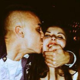 RussoCampotiro's tweet photo. Oi es el cumpleaños de unas de mi ñiñas pero también es mi SiStRa @LeyrePerez2  metienes para siempre y mas TkR ❤️❤️ http://t.co/2EwY9KKGpB