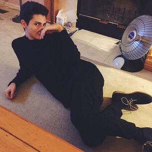 Mari just walked into my room and seen issa laying there. And yeah...😂😂