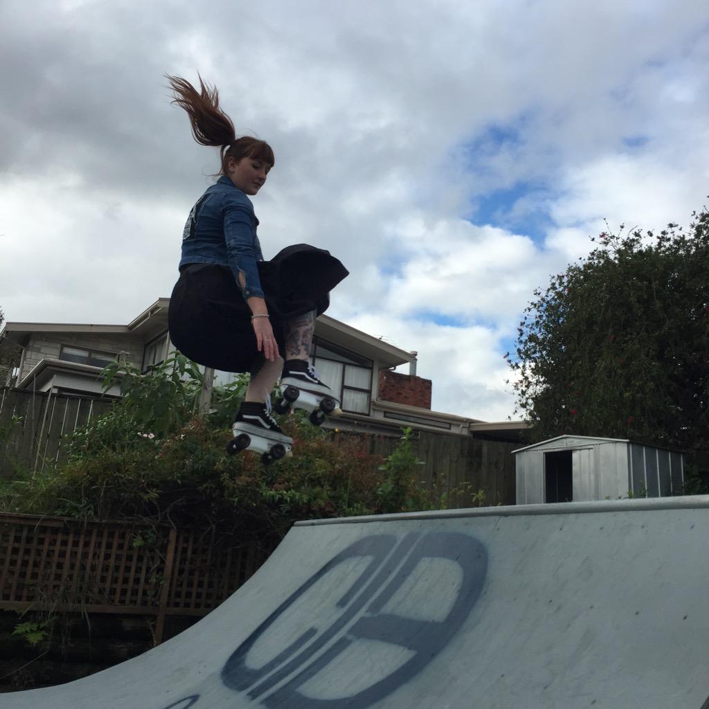 sandyrhall's tweet photo. Happy Bday #ladytrample #chicksinbowls #shredtillimdead #mummatrample http://t.co/zKqwNpQqUi
