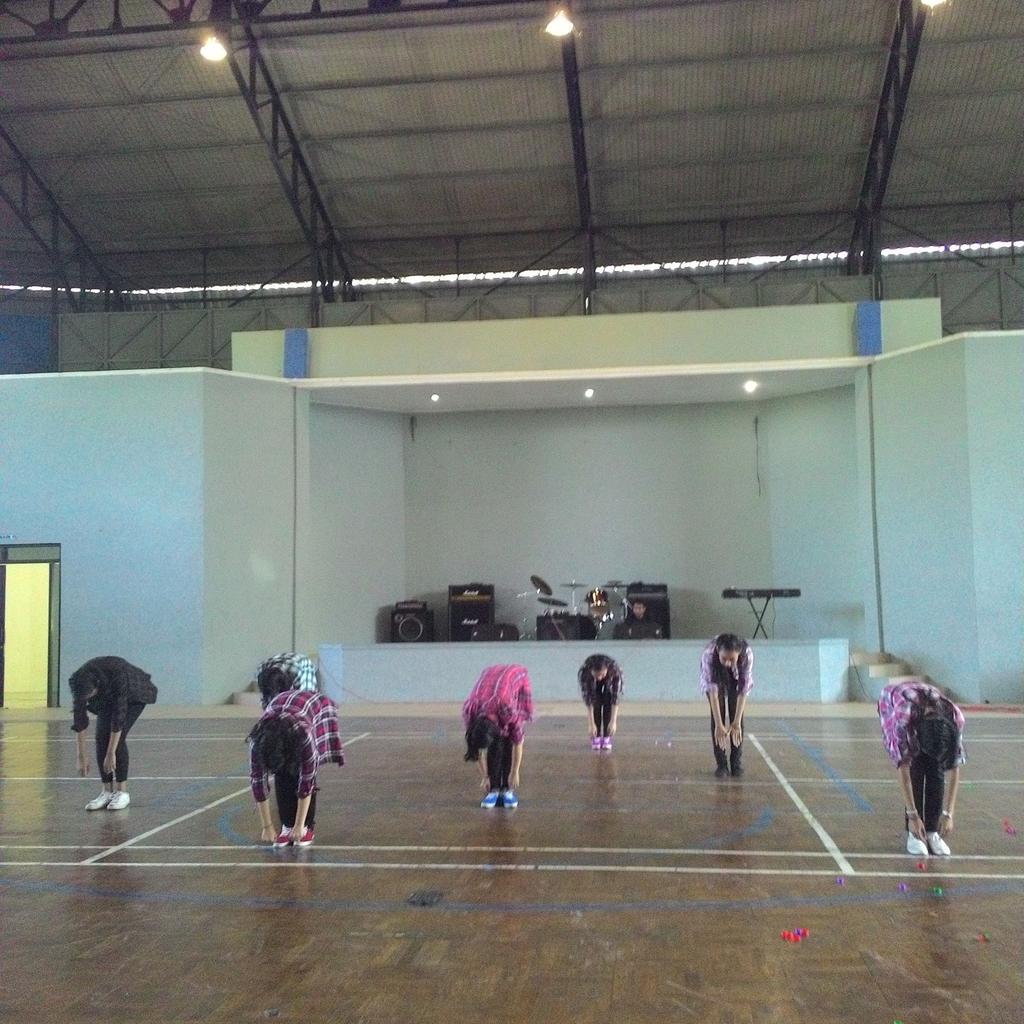 Dance, by: <a href="/oragastra/">Pend Dokter UNS 12</a>