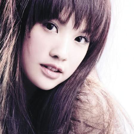 Rainie yang happy belated birthday baby~~ always pretty 