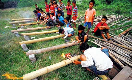 Good News From Indonesia on Twitter: "Long Bumbung..Masa