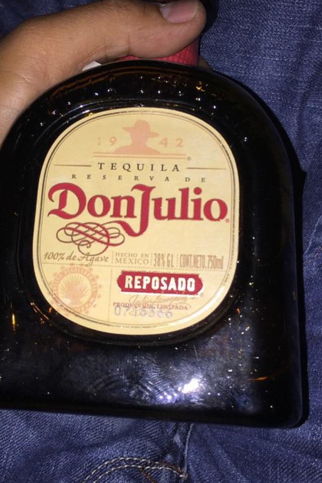 LineaGerminal's tweet photo. Y como lo dije "La noche Aún es Joven" con #MiTequila #DonJulio para el #MalDeAmores #NoFalla 👌😊👍 http://t.co/hBBNASLIYp