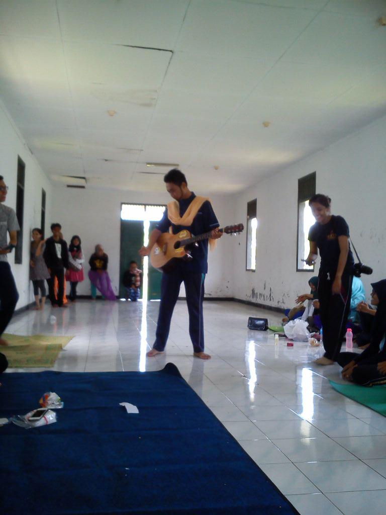 napzaUNDIP's tweet photo. Ada bang haji rhoma irama palsuu http://t.co/oWUCtVaVvS