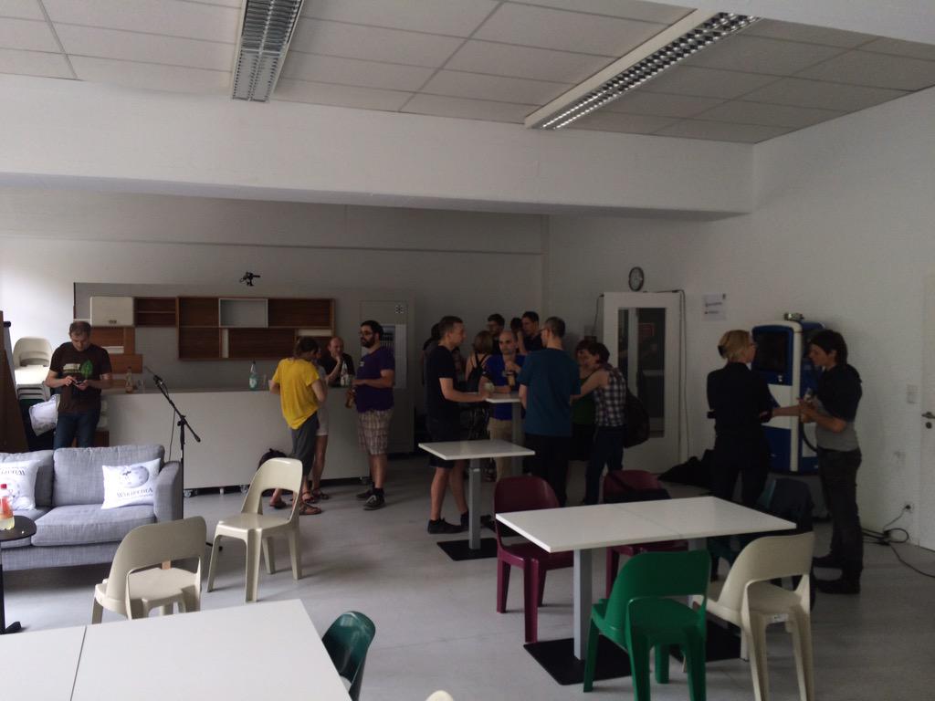 dersender's tweet photo. Gleich geht es los: Eröffnung des 1. Sender-Workshops im Livestream http://t.co/Cjhl9xbz0g #1sw15 http://t.co/qtLsRCIGRs
