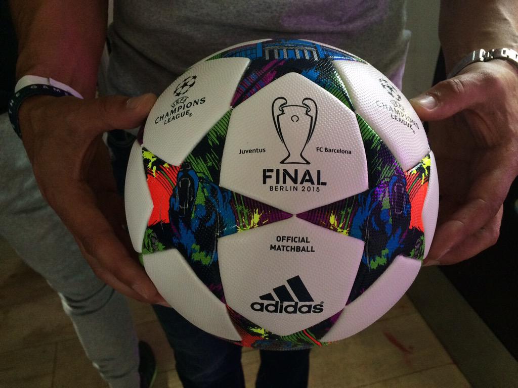 PIERPARDO's tweet photo. Che poi, alla fine, tutto dipende da lui. #JuveBarca @adidasITA #BeTheDifference #Berlin http://t.co/5fqGyaaWI8